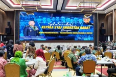 KSAD Dudung Ajak Putra...