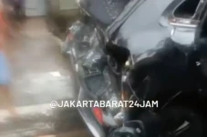 Tabrakan Beruntun, 1...
