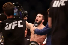 Islam Makhachev Tuding...