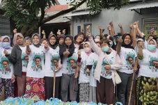 Emak-emak di Cirebon...