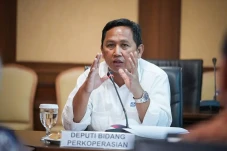 Moratorium Izin Usaha...