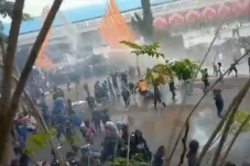 Kerusuhan Pecah di Stadion...