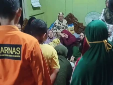 Berenang di Sungai Musi,...