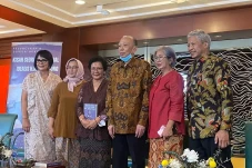 Luncurkan Buku Kisah...