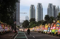 Ribuan Karangan Bunga...