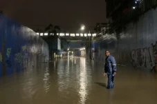 Banjir Rendam Jalan...