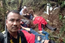 Brimob Jaga Rombongan...