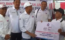 Serahkan Bantuan Gerobak...