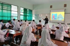 350.000 Guru Madrasah...