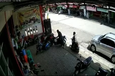 Hitungan Detik, 2 Maling...