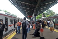 KRL Gangguan, Penumpang...