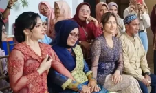 Indah Permatasari Hadiri...