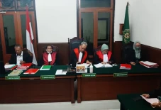Pemukul Mahasiswa Pakai...