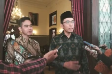 Usai Makan Siang Bersama,...
