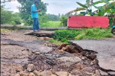 Jembatan Penghubung...