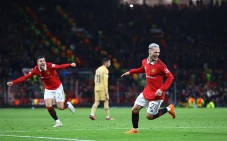 Manchester United Tendang...