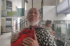 Ayah Baiquni Wibowo...