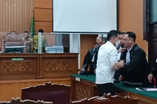 Divonis 1 Tahun Penjara,...