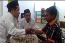 Gus Yaqut Bagikan Video...