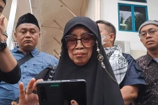 Umi Yuni Menikah dengan...