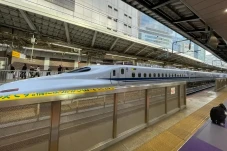 Sensasi Naik Shinkansen,...