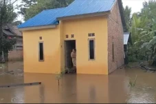 Banjir Rendam Puluhan...