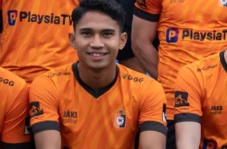Netizen Komentari Debut...