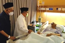 Sempat Temani KH Alie...
