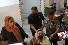 Istri Gus Dur Besuk...