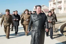 Kim Jong-un Luncurkan...
