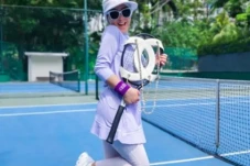 Wow! Syahrini Main Tenis...