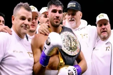 Tommy Fury Dedikasikan...