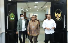 Bertemu Sekjen Gerindra,...