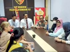Sekelompok Emak-emak...