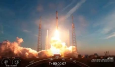 SpaceX Luncurkan 21...