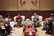 Terima Utusan Presiden...