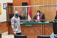 Hari ini Teddy Minahasa...