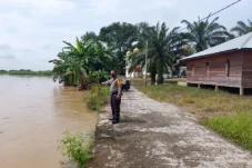 Miris! Rumah dan Jembatan...