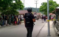 Bentrok Warga Hitu dengan...