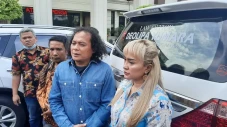 Menangis saat Jalani...