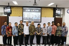 UEU Gelar Seminar Hukum...