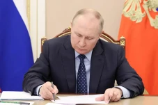 Putin Teken RUU Penangguhan...