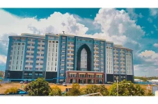 4 Universitas Swasta...