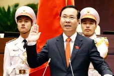 Parlemen Vietnam Tetapkan...