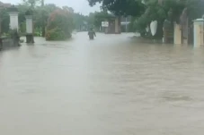 Banjir Rendam Pemukiman...