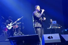 Tulus Deg-Degan Tutup...