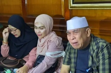 Lihat Kondisi Nani Wijaya,...