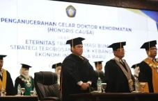 Erick Thohir Terima...