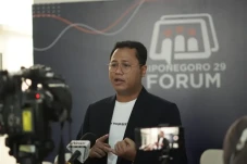 Tama S Langkun: Putusan...