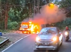Mobil Angkot Terbakar,...